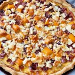 Tarte d'Automne à la Courge Butternut, Chèvre, Lardons et Noisettes